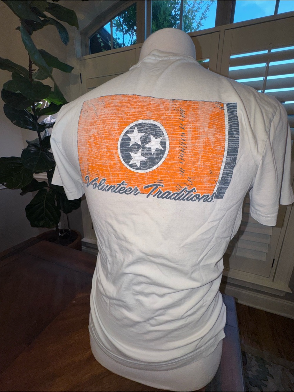 Men’s Volunteer Traditions Tristar tee Sz small